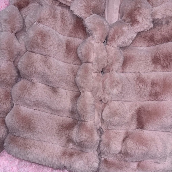 SHEIN Faux Fur Coat in Light Brown - Picture 2 of 5